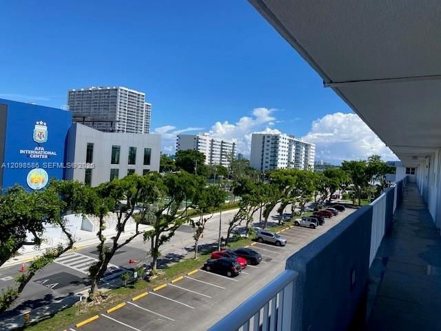 1801 S Treasure Dr, Unit 509, North Bay Village, FL 33141 Photo
