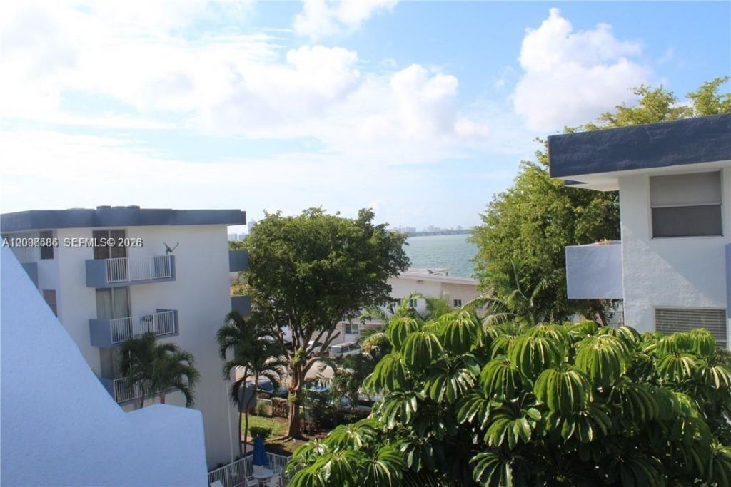 1801 S Treasure Dr, Unit 509, North Bay Village, FL 33141 Photo
