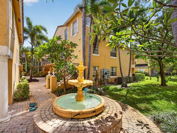 1120 Lake Shore Drive, Unit 204, Lake Park, FL 33403
