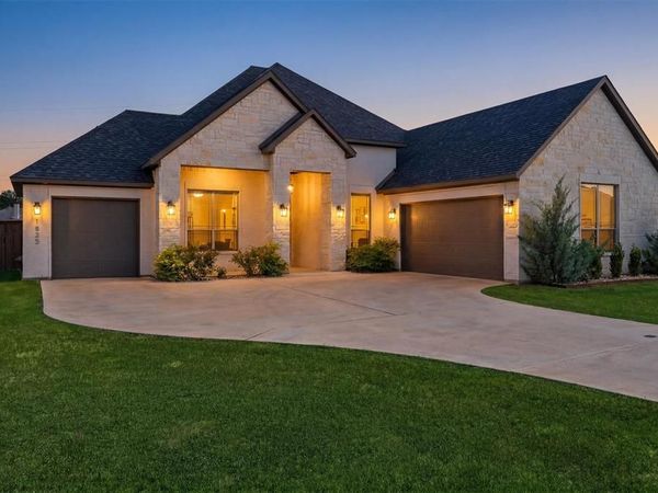 1525 Blue Lake Drive , Burleson, TX 76058