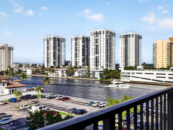 1000 Parkview Dr, Unit 715, Hallandale Beach, FL 33009
