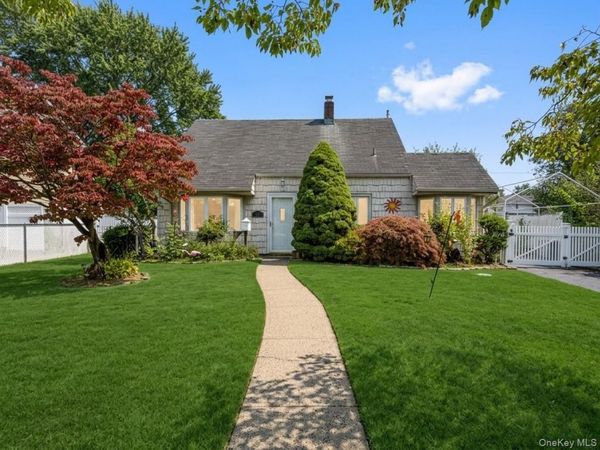 19 Curve Lane, Levittown, NY 11756