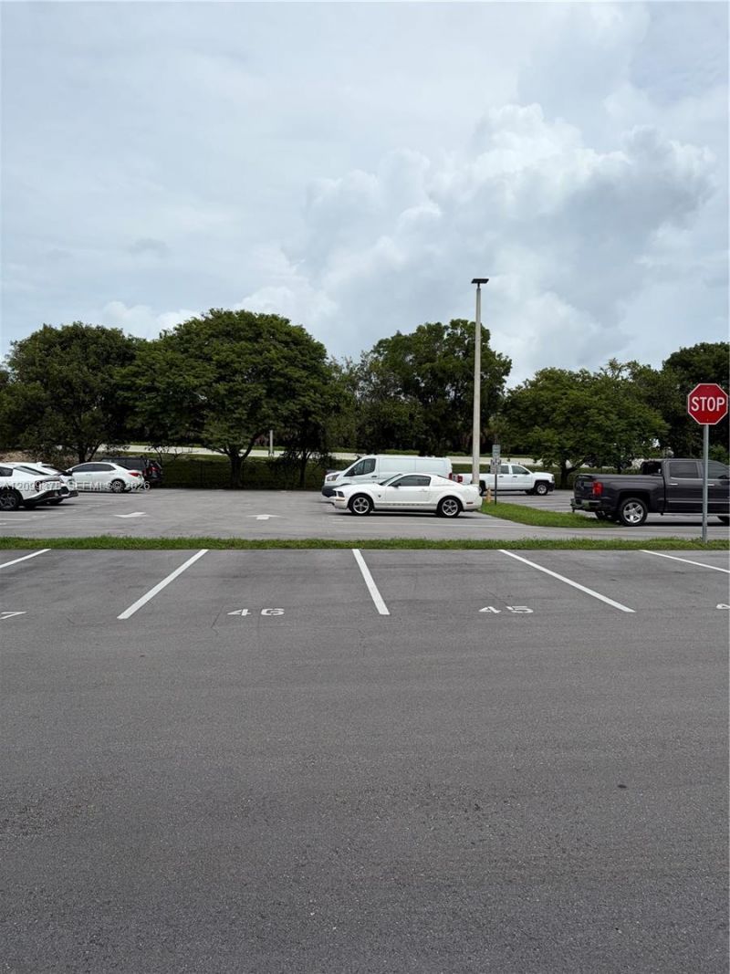 7477 SW 82nd St, Unit C120, Miami, FL 33143 Photo