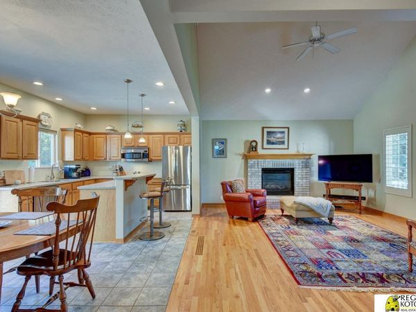 15706 Timberlane Drive, Omaha, NE 68136