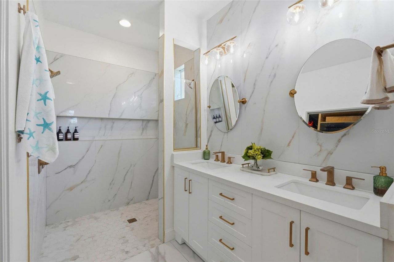 3415 72nd Drive E, Sarasota, FL 34243 Photo