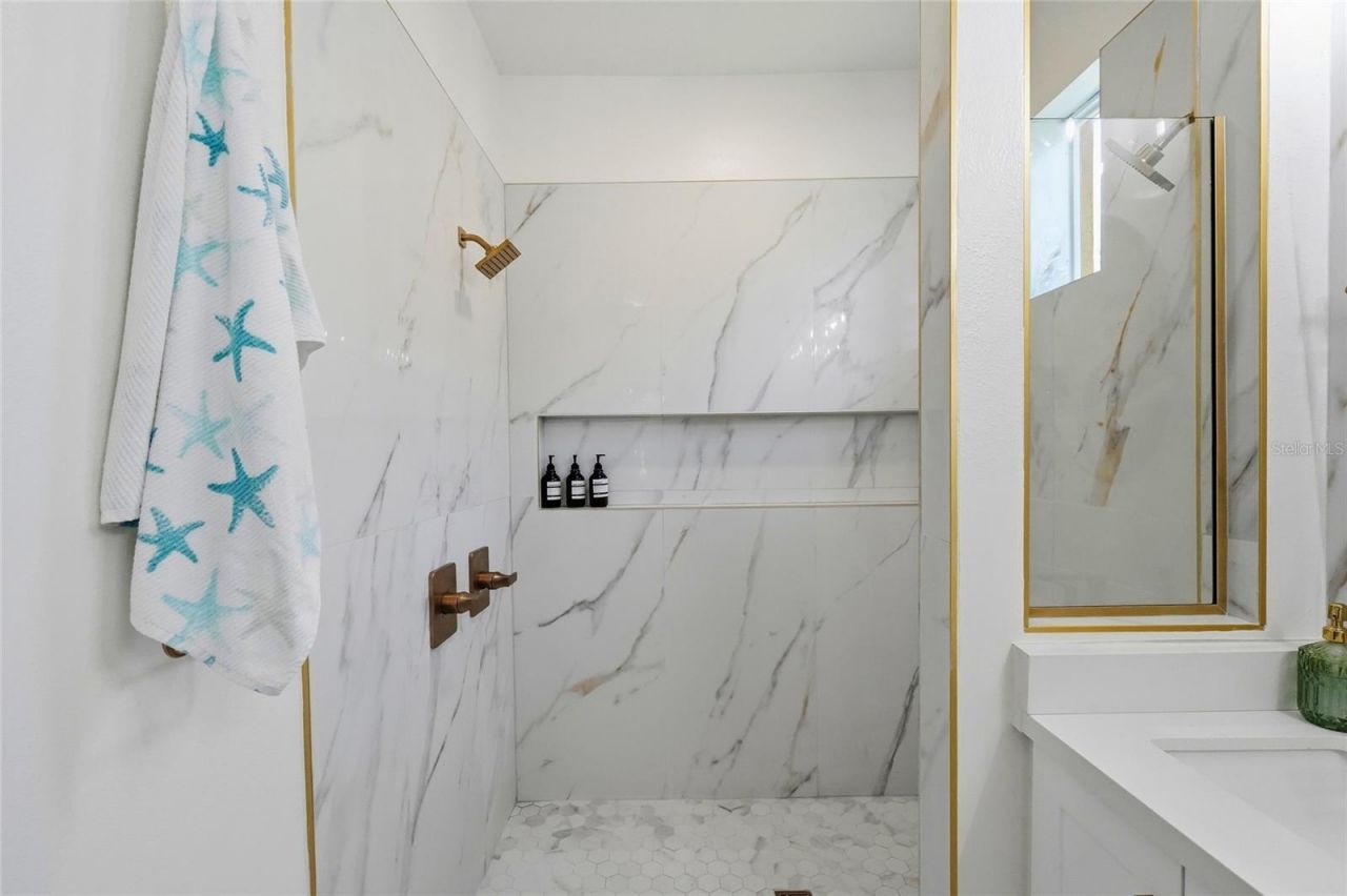 3415 72nd Drive E, Sarasota, FL 34243 Photo