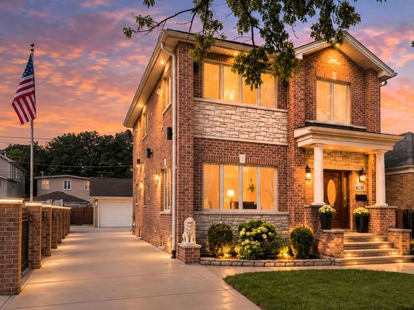 3456 N Pioneer Avenue , Chicago, IL 60634