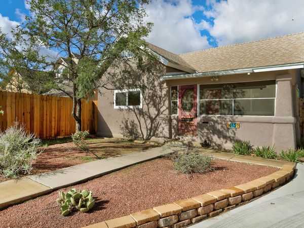 615 Edith Boulevard SE, Albuquerque, NM 87102