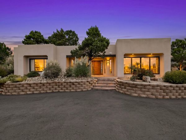 655 Roadrunner Lane NE, Albuquerque, NM 87122