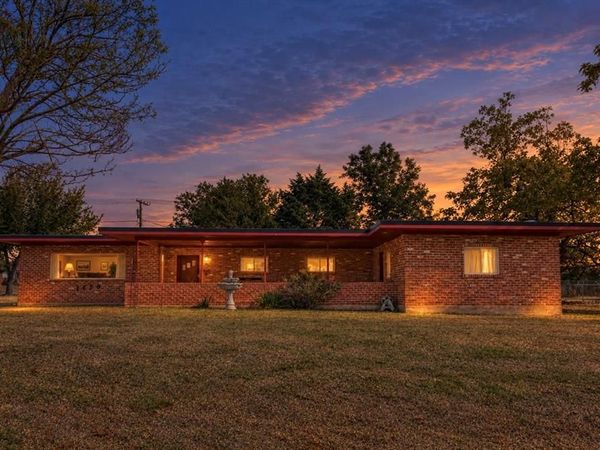 1628 W Carolina Avenue, Chickasha, OK 73018