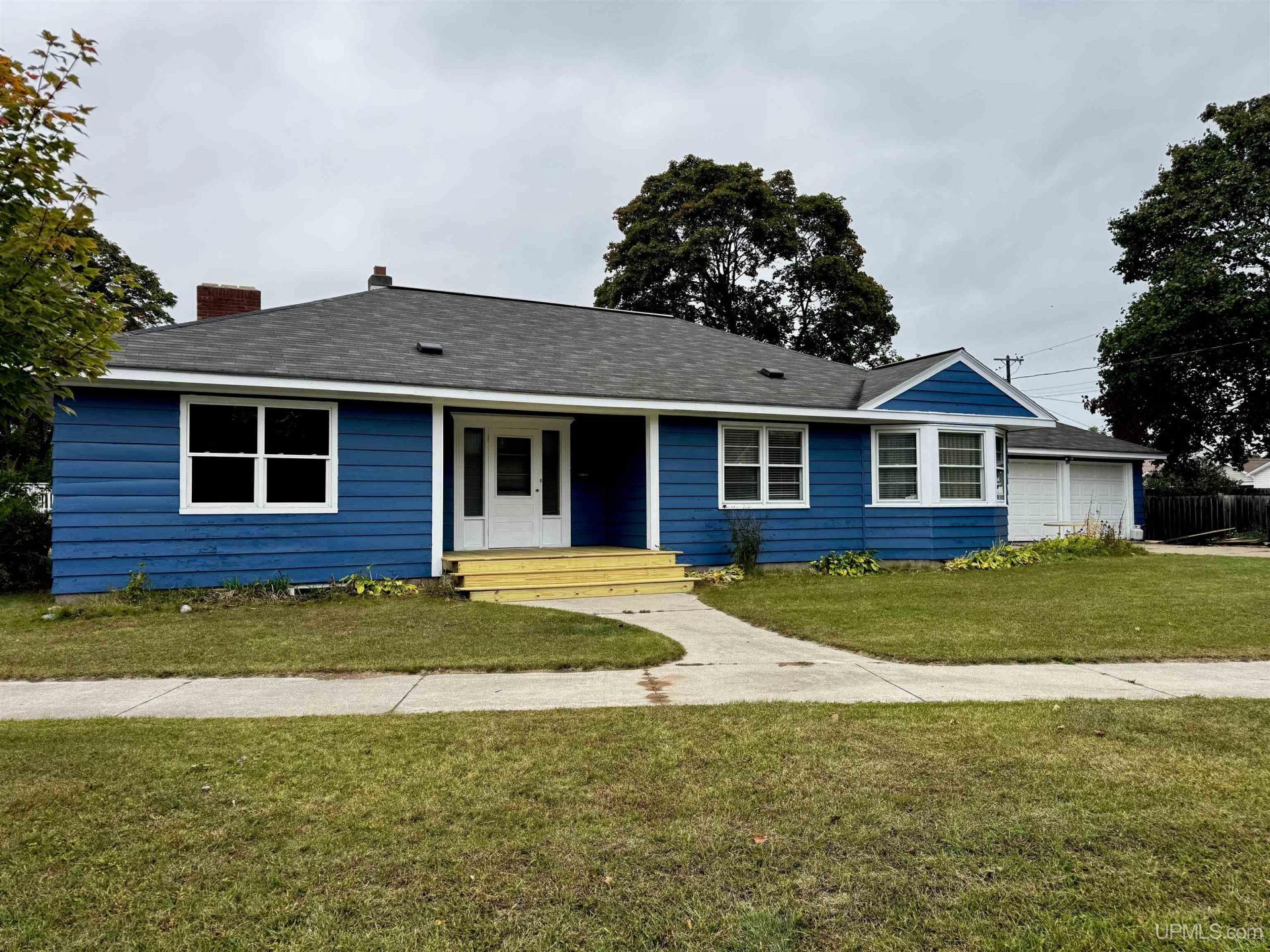 1810 N 11th Avenue, Escanaba, MI 49829 Main Photo