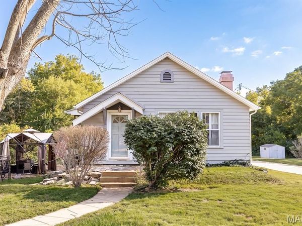 9958 South Road , Fairview Heights, IL 62208