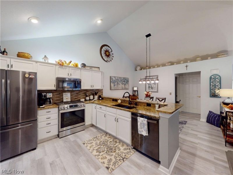 634 Crossings Circle, Tallmadge, OH 44278 Photo 6