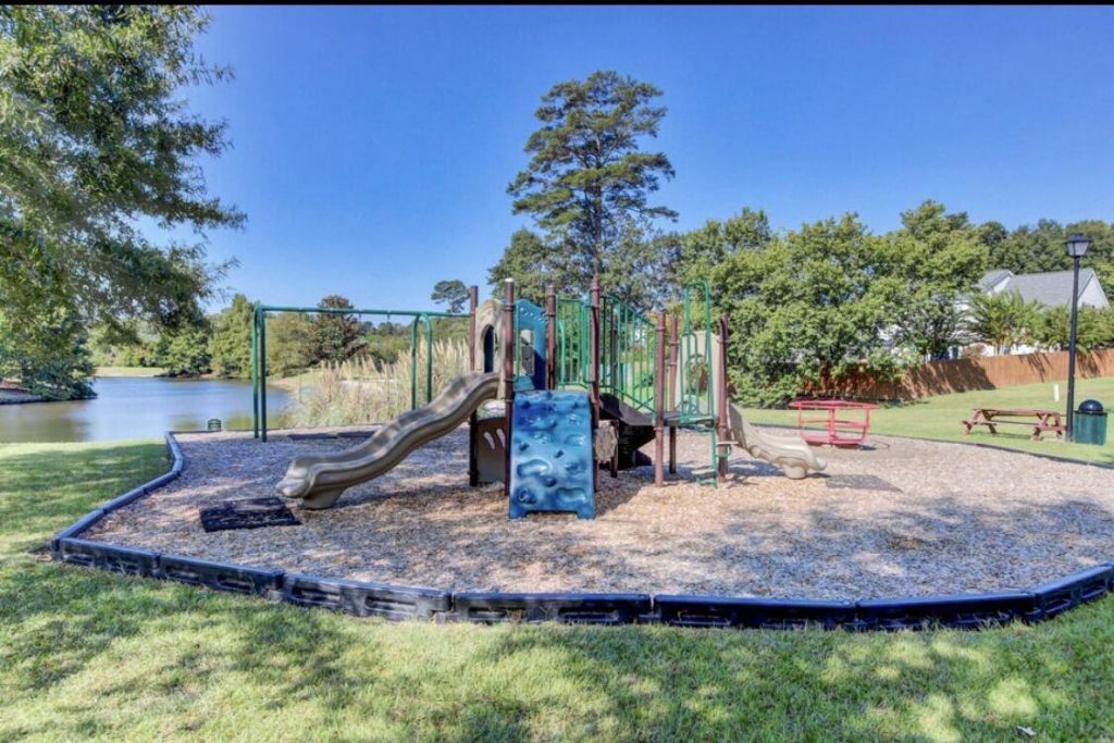121 Oakbluff Road Photo 13
