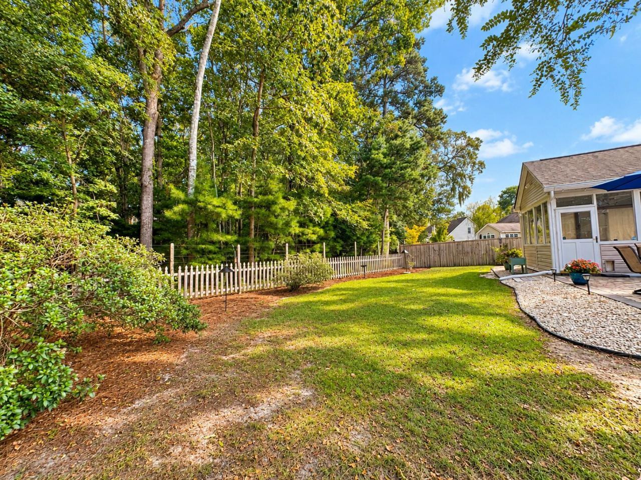 121 Oakbluff Road Photo 8