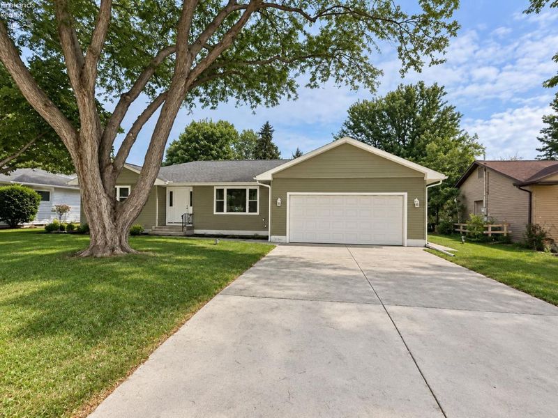 2124 Roselawn Drive, Fremont, OH 43420 Photo 1