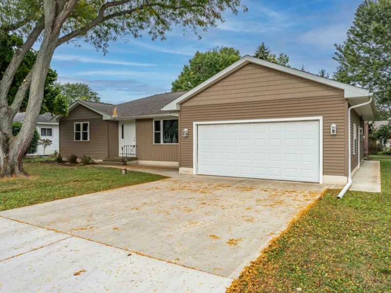 2124 Roselawn Drive, Fremont, OH 43420 Photo 3