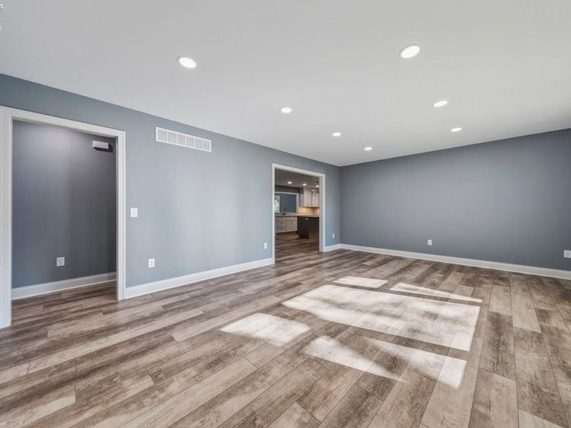 2124 Roselawn Drive, Fremont, OH 43420 Photo 4