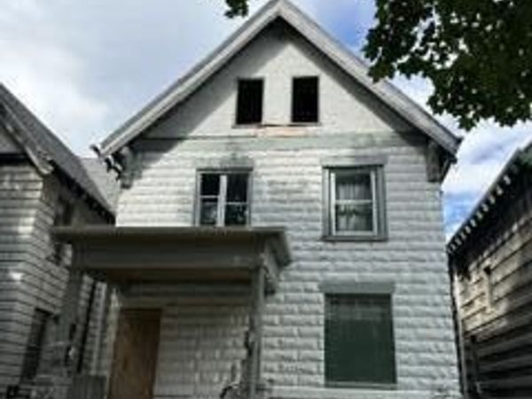 3322 W Juneau AVENUE, Milwaukee, WI 53208