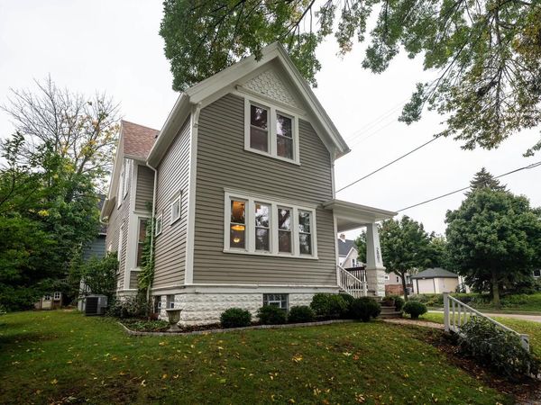 2401 S Williams STREET, Milwaukee, WI 53207