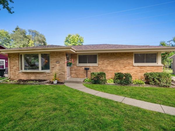 5444 N Dexter AVENUE, Glendale, WI 53209