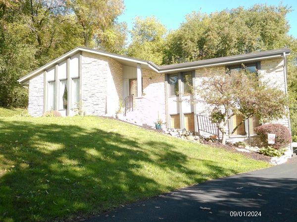 2116 Harris Highland DRIVE, Waukesha, WI 53188