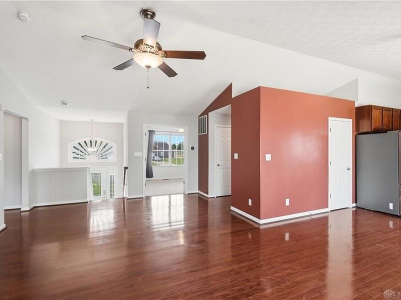 112 Ascot Glen Drive, Franklin Township, OH 45005 Photo 4