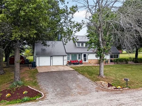 23900 W 289th Terrace, Paola, KS 66071