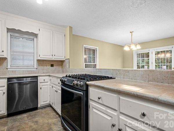 2433 1st Street NW, Unit 22, Hickory, NC 28601