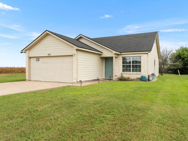 407 E Pietzsch ST, Bartlett, TX 76511