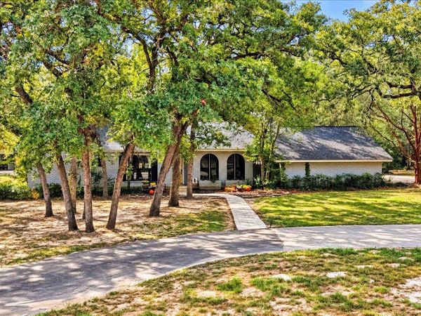 111 Post Oak DR, Elgin, TX 78621