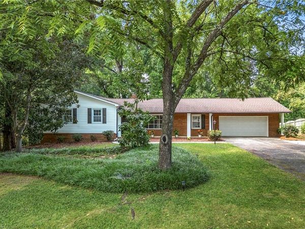 107 Ben Nevis Drive , Kernersville, NC 27284