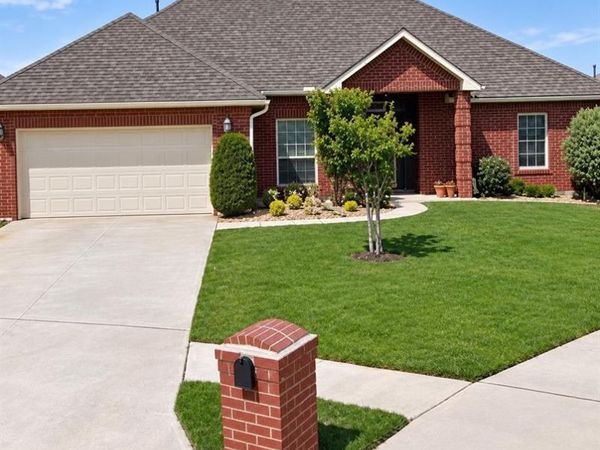 829 SW 40th Street, Moore, OK 73160