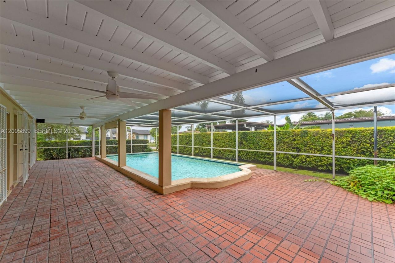 1820 SW 102nd Ave , Miami, FL 33165 Photo