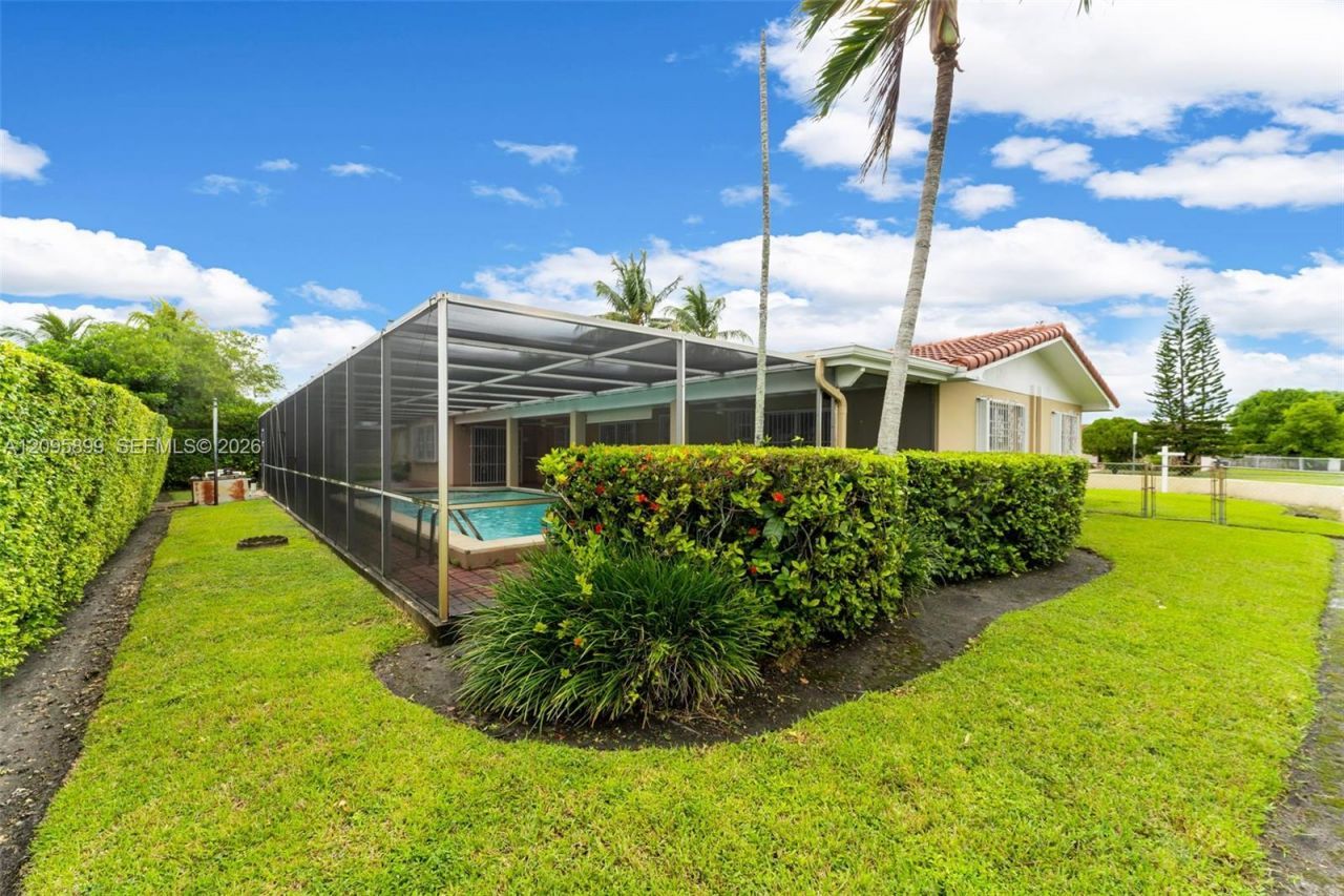 1820 SW 102nd Ave , Miami, FL 33165 Photo