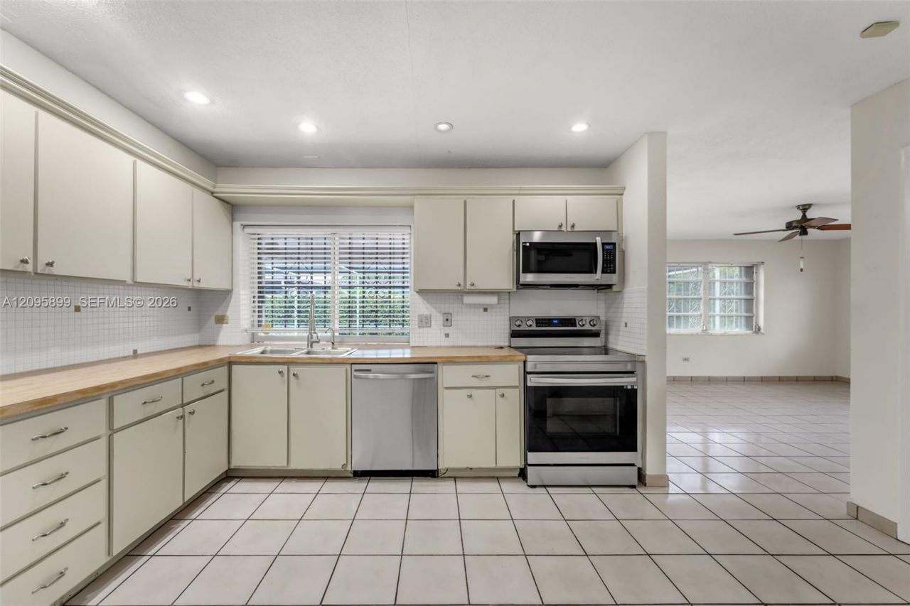 1820 SW 102nd Ave , Miami, FL 33165 Photo