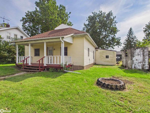 315 W Jackson Street, Sigourney, IA 52591