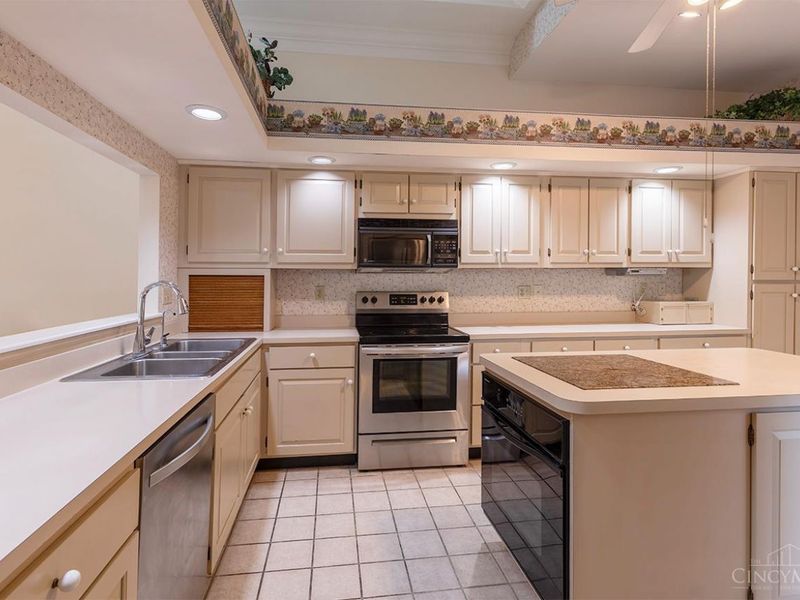 12152 Peak Drive, Springdale, OH 45246 Photo 13
