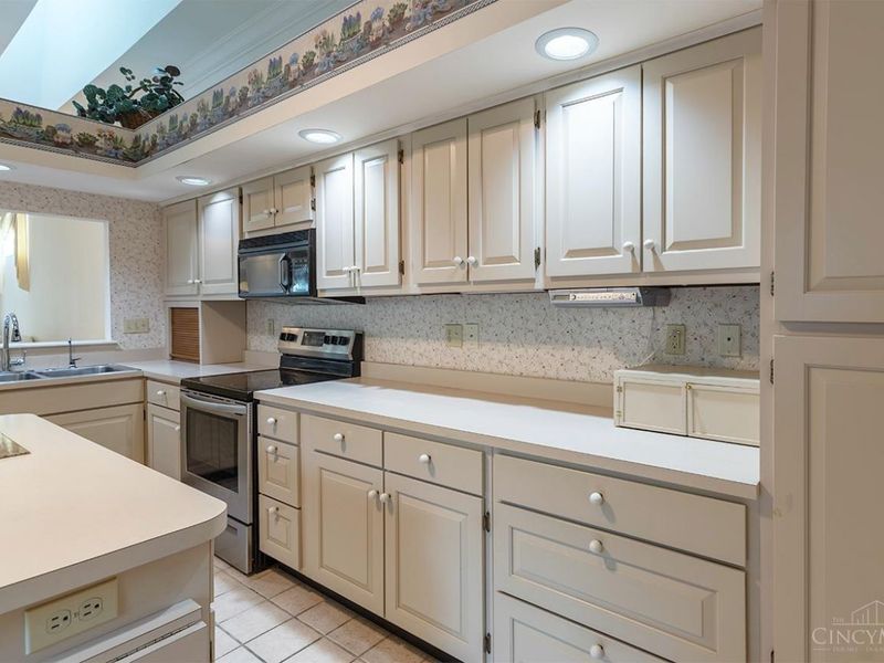 12152 Peak Drive, Springdale, OH 45246 Photo 14