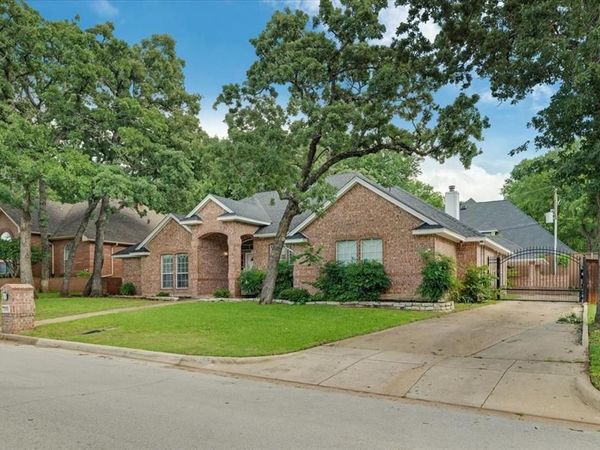 3402 Blue Forest Drive, Arlington, TX 76001