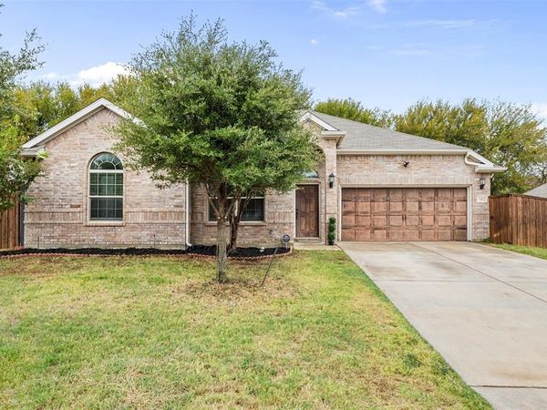 7512 Rose Crest Boulevard , Forest Hill, TX 76140
