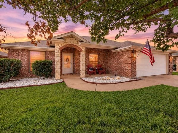 725 Big Willow Drive, Saginaw, TX 76179