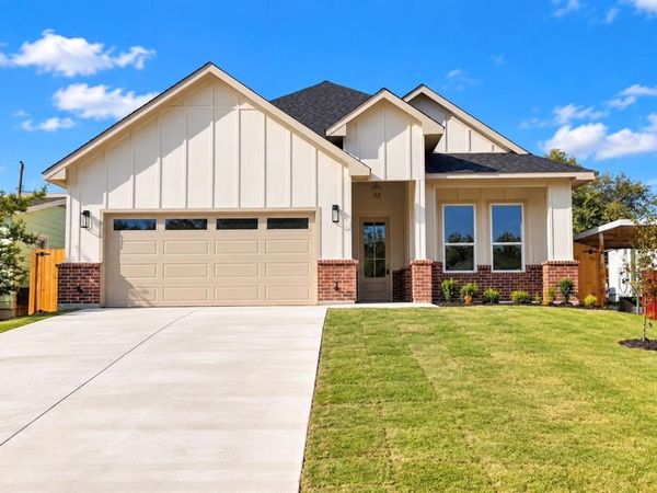 5504 Curzon Avenue , Fort Worth, TX 76107