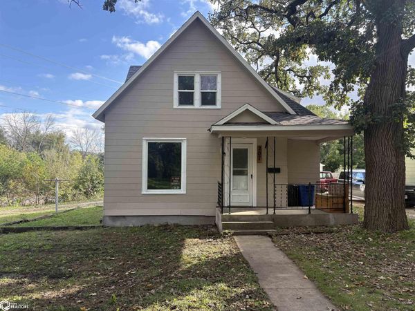 207 Park Avenue, Iowa Falls, IA 50126