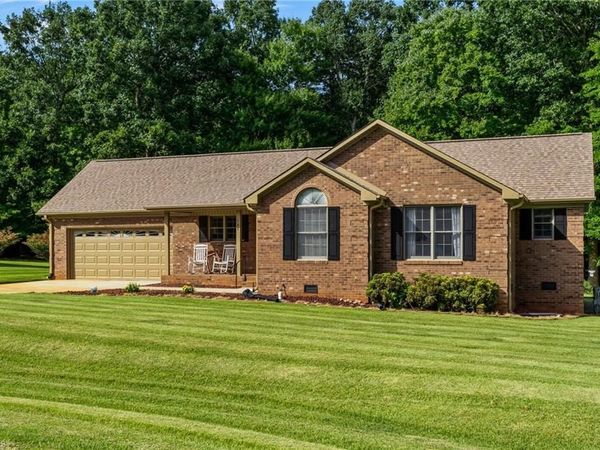 109 Victorian Court , Randleman, NC 27317