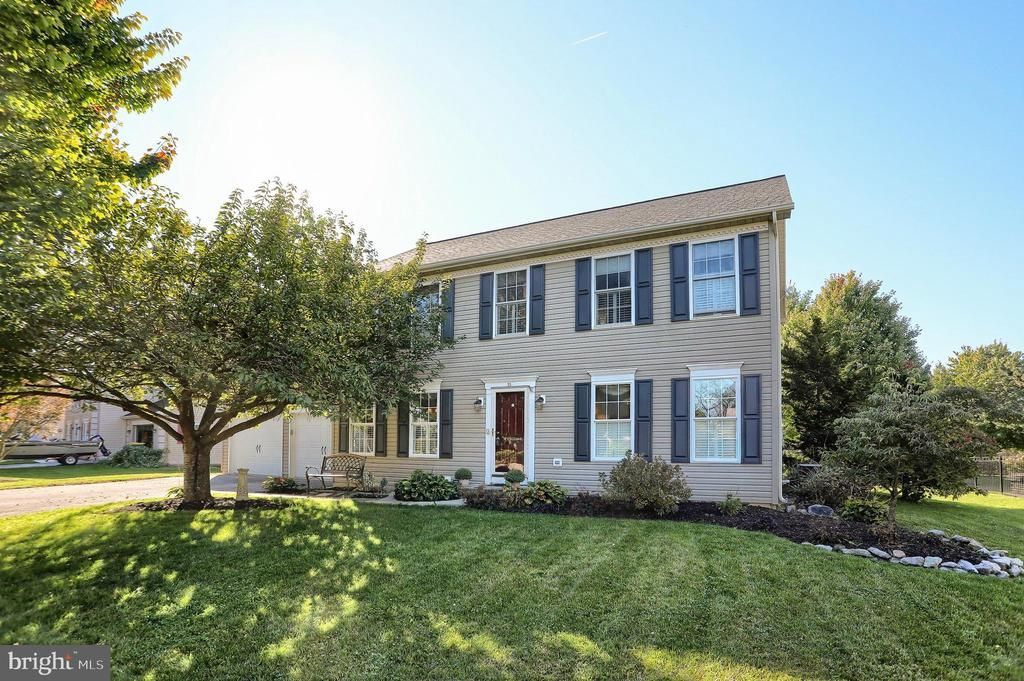 25 W EPPLEY DRIVE, CARLISLE, PA 17015