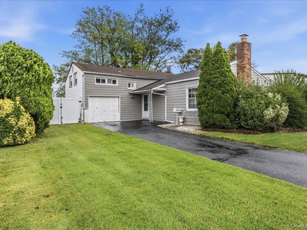 30 Jay Street , Hicksville, NY 11801
