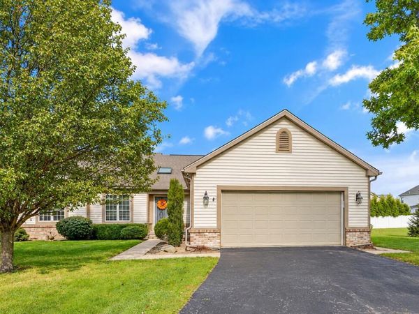 26464 Pin Oak Court, Perrysburg, OH 43551