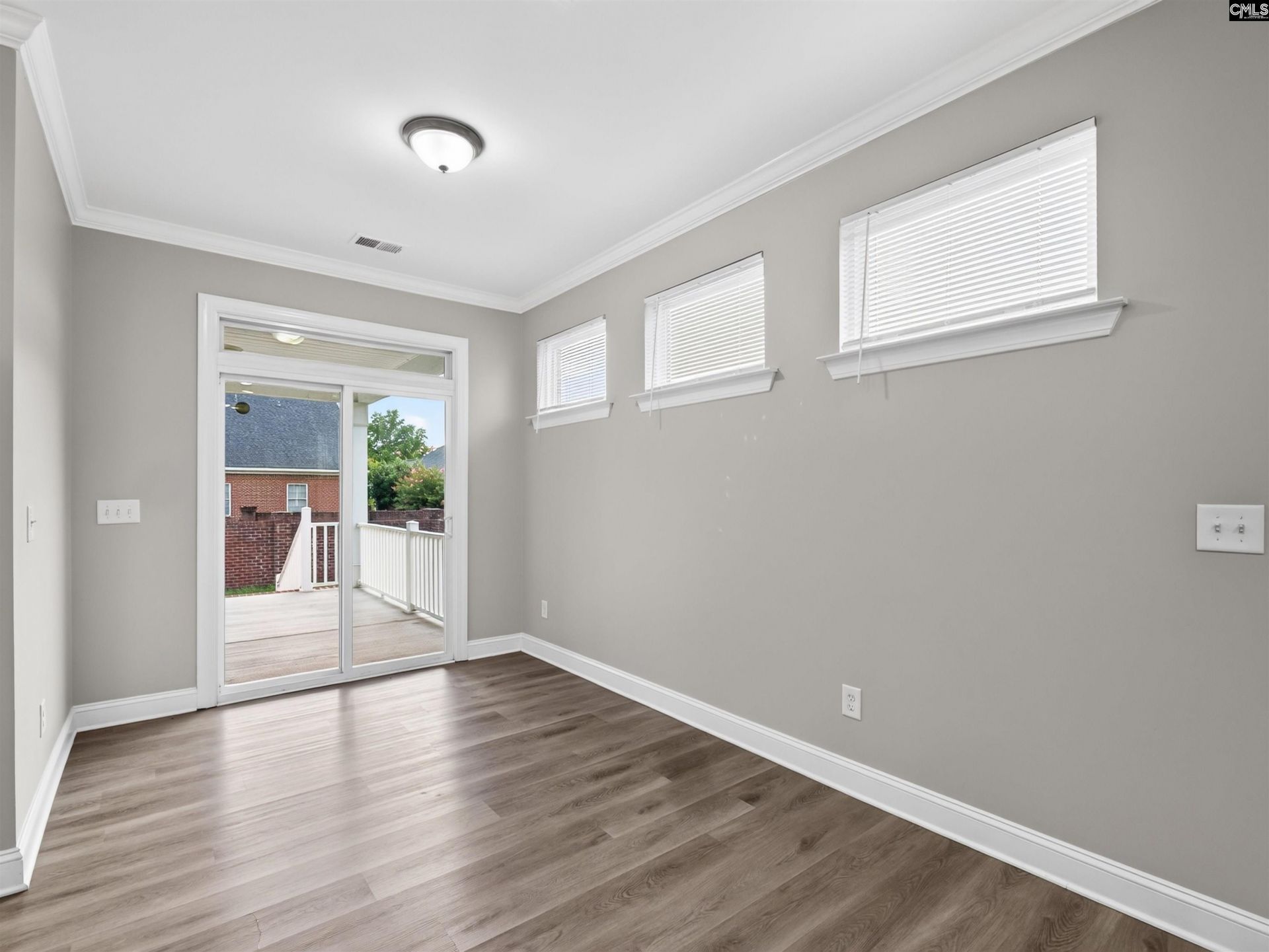 909 Layton Way  Photo 11