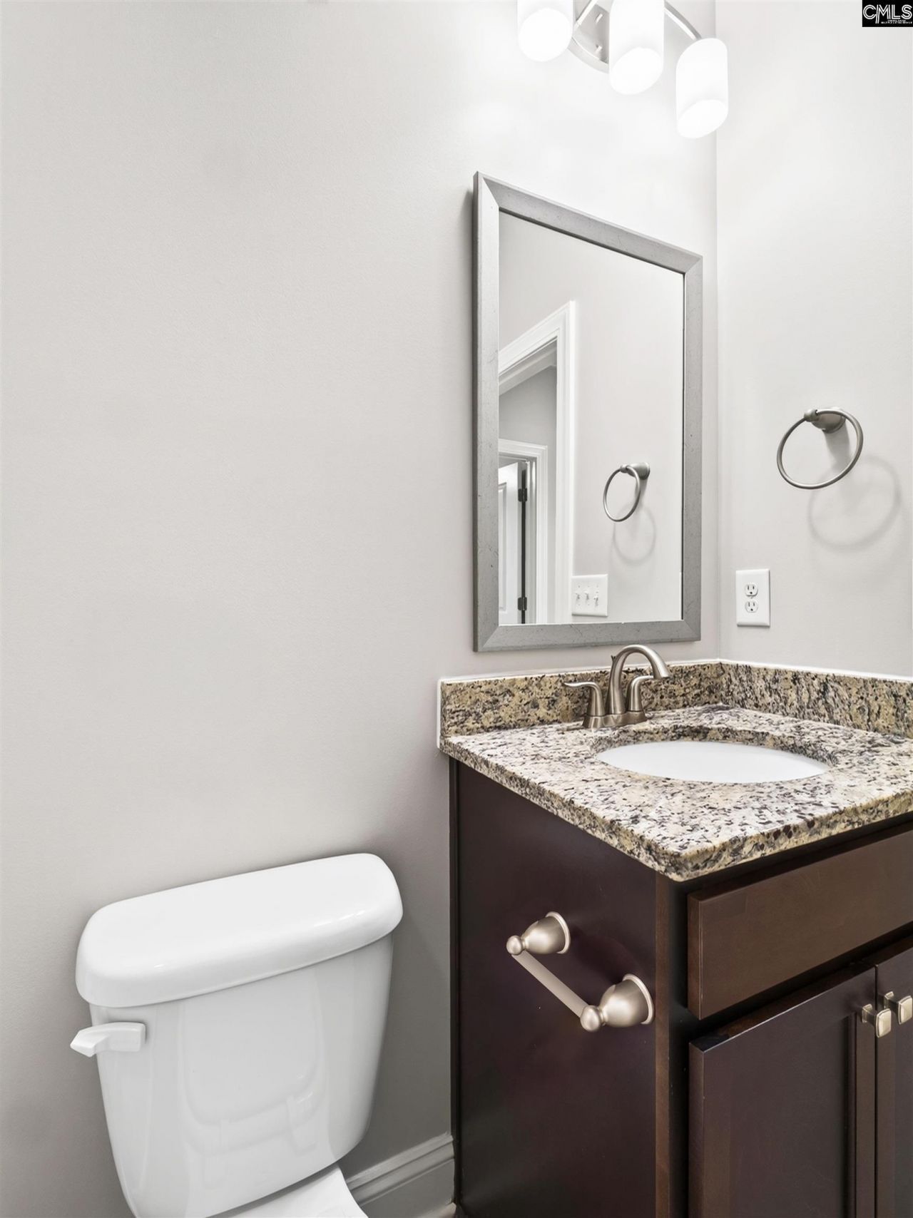 909 Layton Way  Photo 4